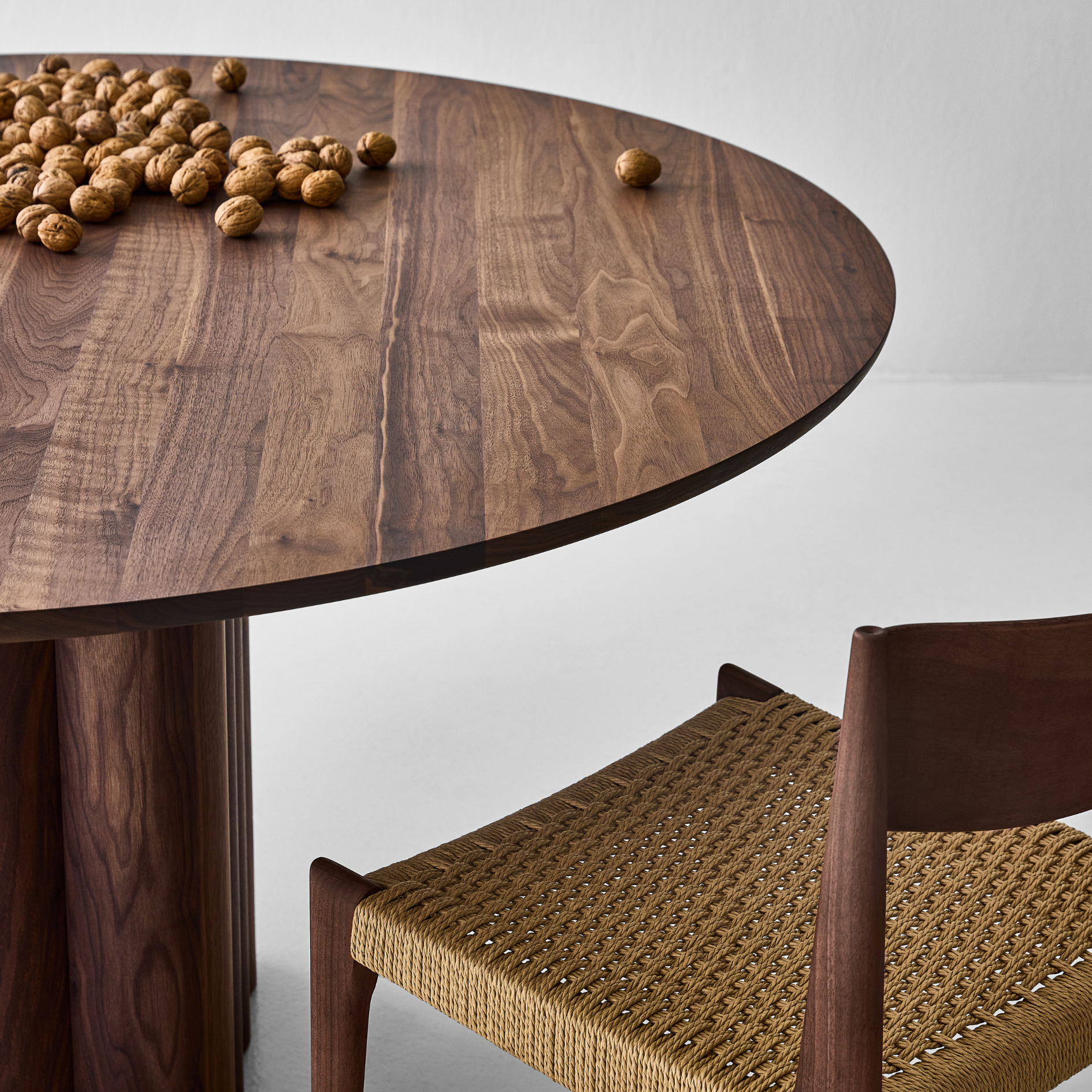 Plush Table Round